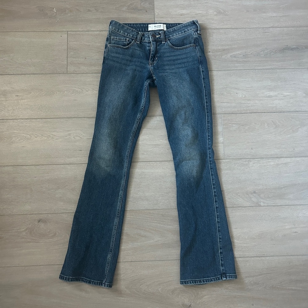 Hollister Y2K Low-Rise Bootcut Jeans size 26 Inseam 31 inches